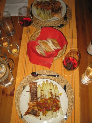 Rezept Spargel mit Lachs und Tomaten-Mango-Salsa Spargel mit Lachs und Tomaten-Mango-Salsa Rezept