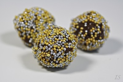 Rezept Schokoladen-Haselnuss-Kugeln Schokoladen-Haselnuss-Kugeln Rezept