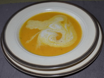 Rezept Karottensuppe mit Kokos-Ingwerschaum Karottensuppe mit Kokos-Ingwerschaum Rezept