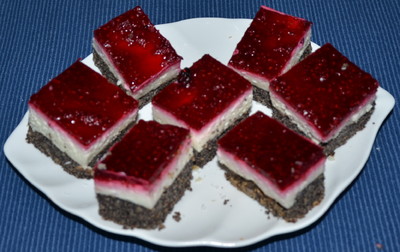 Rezept Mohn-Topfen-Schnitten mit Himbeerspiegel Mohn-Topfen-Schnitten mit Himbeerspiegel Rezept