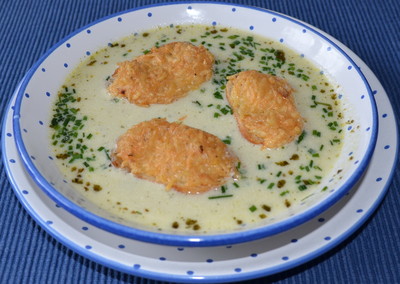 Rezept Rahmsuppe mit Käsekrusteln Rahmsuppe mit Käsekrusteln Rezept