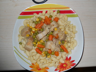 Rezept Schweineragou mit Erbsen-Karotten-Maismischung Schweineragou mit Erbsen-Karotten-Maismischung Rezept