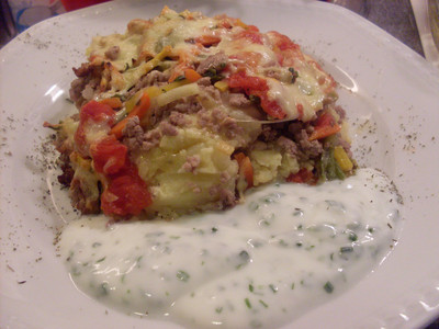 Rezept Erdäpfelauflauf mit Faschiertem und Gemüse und Schnittlauchsauce Erdäpfelauflauf mit Faschiertem und Gemüse und Schnittlauchsauce Rezept