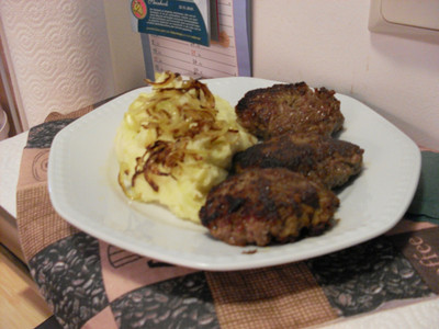 Rezept Fleischlaibchen mit Selleriepüree Fleischlaibchen mit Selleriepüree Rezept