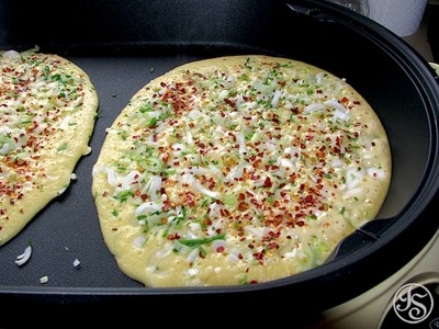 Rezept Palatschinken mit Frühlingszwiebeln Palatschinken mit Frühlingszwiebeln Rezept