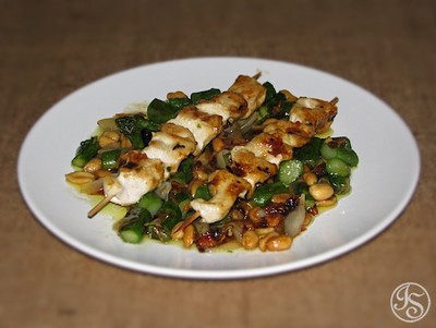 Rezept Hühner-Saté mit Erdnuss-Spargelgemüse Hühner-Saté mit Erdnuss-Spargelgemüse Rezept