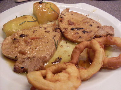 Rezept Karree gebraten mit Rosmarinerdäpfel und Zwiebelringen Karree gebraten mit Rosmarinerdäpfel und Zwiebelringen Rezept