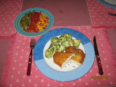 Schollefilet im Backteig mit Petersilerdäpfeln &amp; Salatgarnitur Rezept