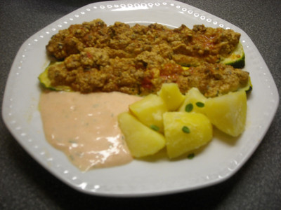 Rezept Zucchini mit Kürbiskern - Käsekruste und Rosa Schnittlauchsauce Zucchini mit Kürbiskern - Käsekruste und Rosa Schnittlauchsauce Rezept