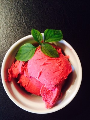 Rezept Cremiges Beeren-Joghurt Eis Cremiges Beeren-Joghurt Eis Rezept