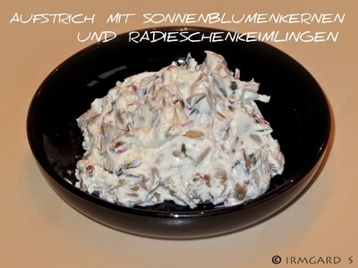Rezept Aufstrich mit Sonnenblumenkernen und Radieschenkeimlingen Aufstrich mit Sonnenblumenkernen und Radieschenkeimlingen Rezept