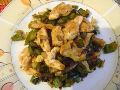 Rezept Hähnchenbruststreifen auf Paprikagemüse Hähnchenbruststreifen auf Paprikagemüse Rezept