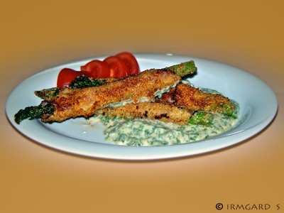 Rezept Gebackener Spargel mit Kräuter-Käse-Sosse Gebackener Spargel mit Kräuter-Käse-Sosse Rezept
