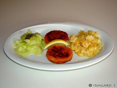 Rezept Fischlaibchen mit Rösti und Gurkensalat Fischlaibchen mit Rösti und Gurkensalat Rezept