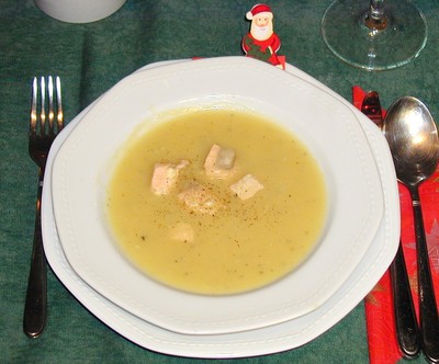 Rezept Erdäpfelcremesuppe mit Lachswürfeln Erdäpfelcremesuppe mit Lachswürfeln Rezept