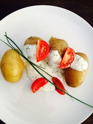 Rezept Pellkartoffel mit Schnittlauch-Dipp Pellkartoffel mit Schnittlauch-Dipp Rezept