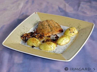 Rezept Wildlachsfilet mit Honigzwiebeln Wildlachsfilet mit Honigzwiebeln Rezept
