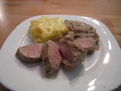 Rezept Schweinefilet medium mit Kartoffelgratin und Champignonsauce Schweinefilet medium mit Kartoffelgratin und Champignonsauce Rezept