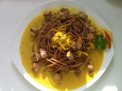 Rezept Safransauce mit Lachs und Spagetti Safransauce mit Lachs und Spagetti Rezept