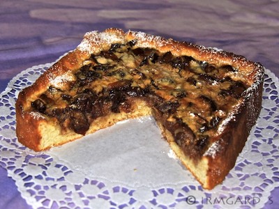 Zwetschkenkuchen mit Zuckerguss Rezept