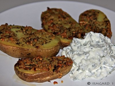 Rezept Genofelte Kartoffeln mit Kräuterdip Genofelte Kartoffeln mit Kräuterdip Rezept