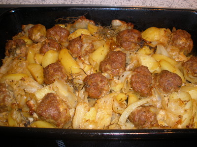 Rezept Faschierte Bällchen auf Kartoffel - Kraut Faschierte Bällchen auf Kartoffel - Kraut Rezept