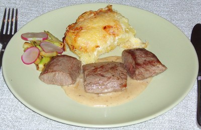 Rezept Lammfilet mit Schalottensauce und Erdäpfelgratin Lammfilet mit Schalottensauce und Erdäpfelgratin Rezept