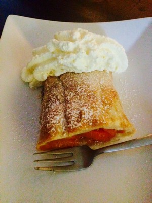 Marillenstrudel mit Biskotten Rezept