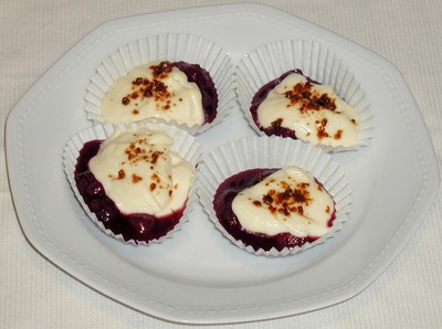 Rezept Marzipancreme auf Rotweinweichseln Marzipancreme auf Rotweinweichseln Rezept