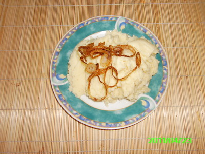 Rezept Kartoffelpüree mit Zwiebelringen Kartoffelpüree mit Zwiebelringen Rezept