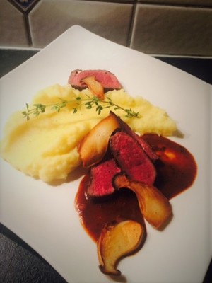 Rezept Rehrücken mit Backpflaumensauce Rehrücken mit Backpflaumensauce Rezept