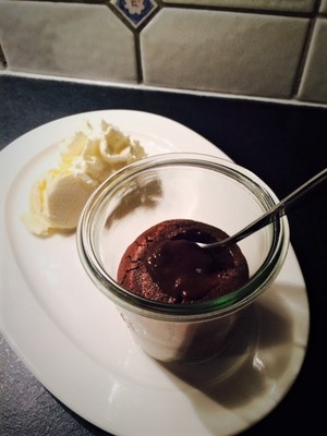 Rezept Einfacher Schokokuchen mit flüssigen Kern Einfacher Schokokuchen mit flüssigen Kern Rezept