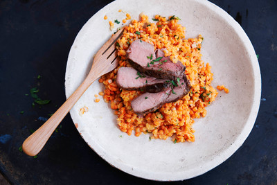 Rezept Wildschweinsteaks mit lauwarmen Specklinsen vom Weber Grill Wildschweinsteaks mit lauwarmen Specklinsen vom Weber Grill Rezept