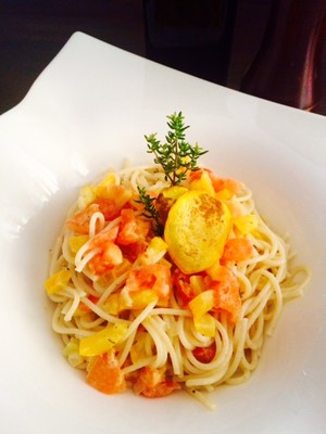 Rezept Nudeln mit Zucchini-Tomaten Sauce Nudeln mit Zucchini-Tomaten Sauce Rezept